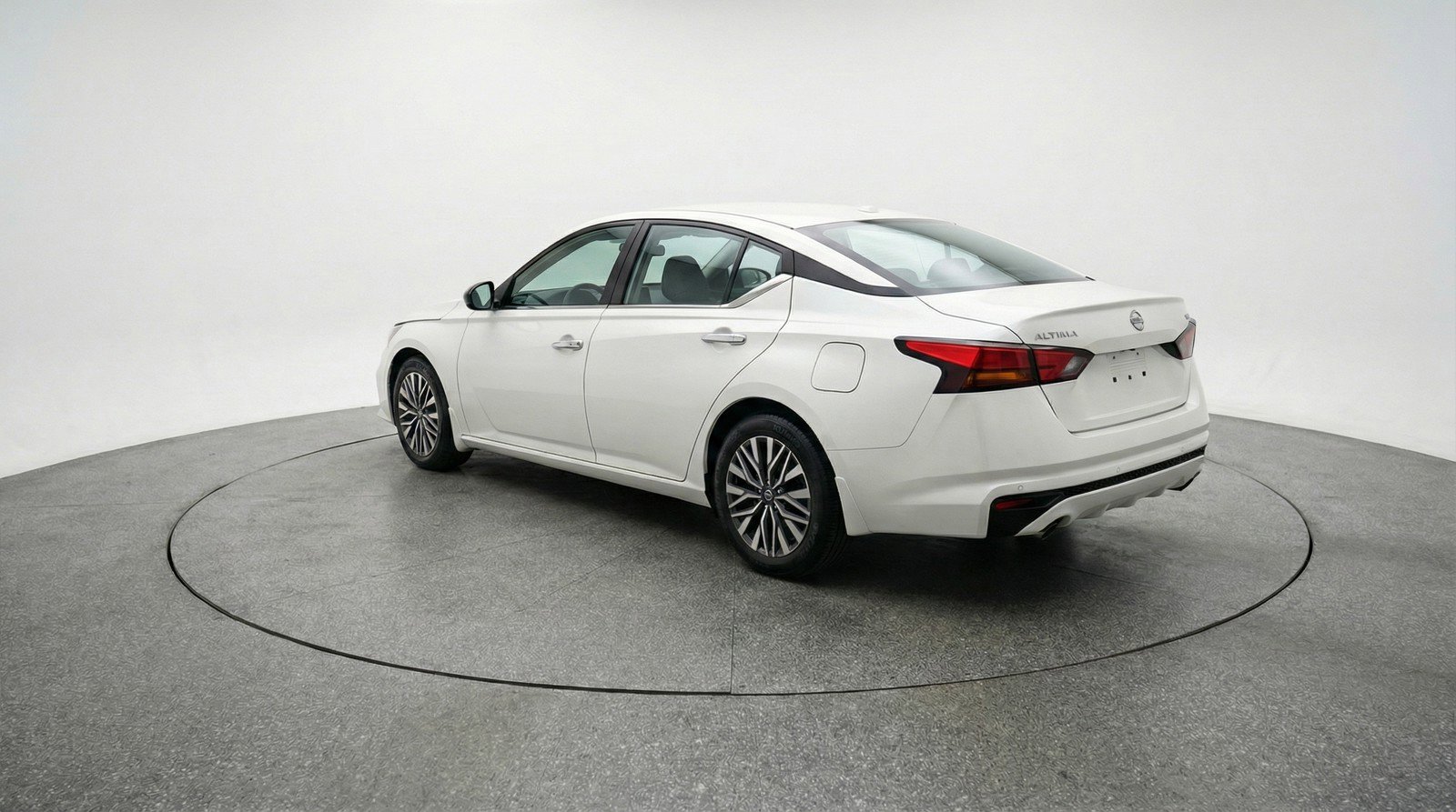 Used 2025 Nissan Altima 2.5 SV image 6