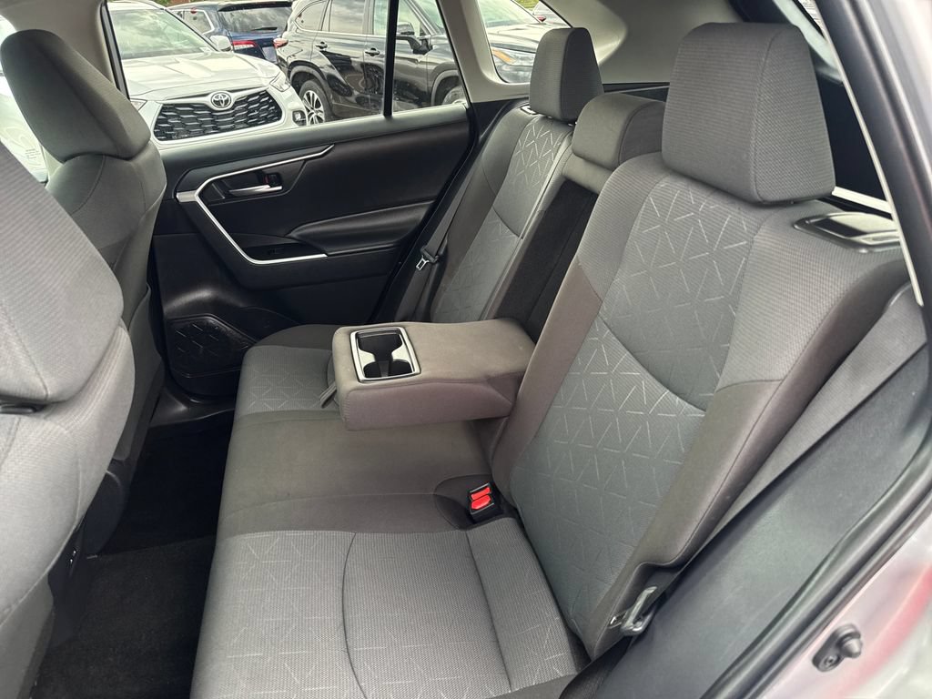 Used 2025 Toyota RAV4 XLE AWD/4WD image 34