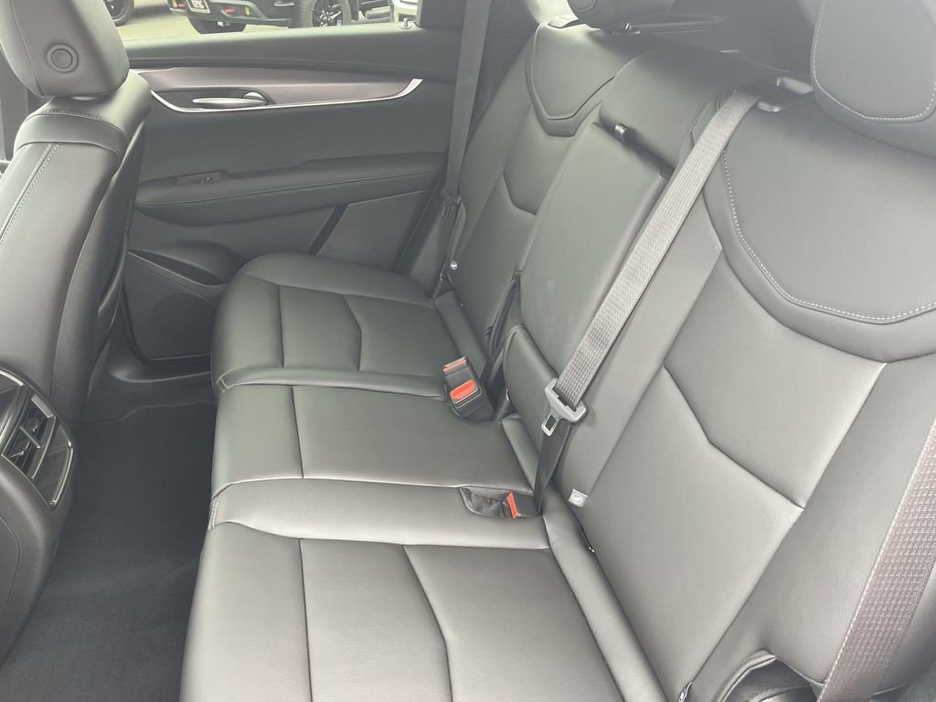 New 2026 Cadillac XT5 Luxury w/ LPO, ONYX Package image 17