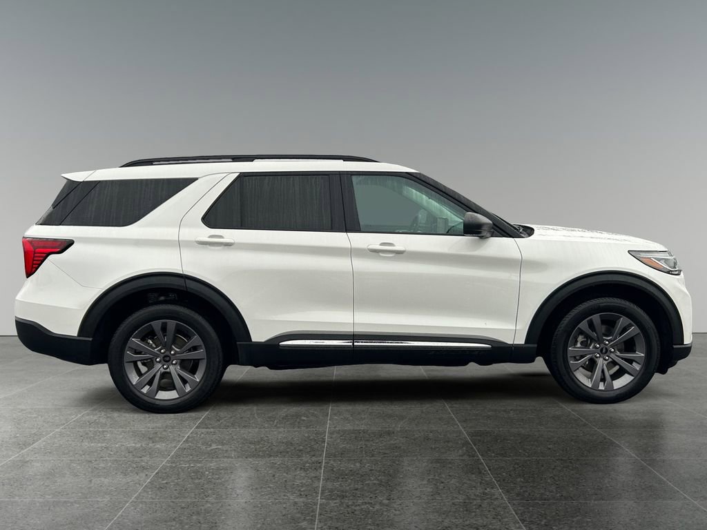 Used 2025 Ford Explorer Active w/ Active Comfort Package image 8