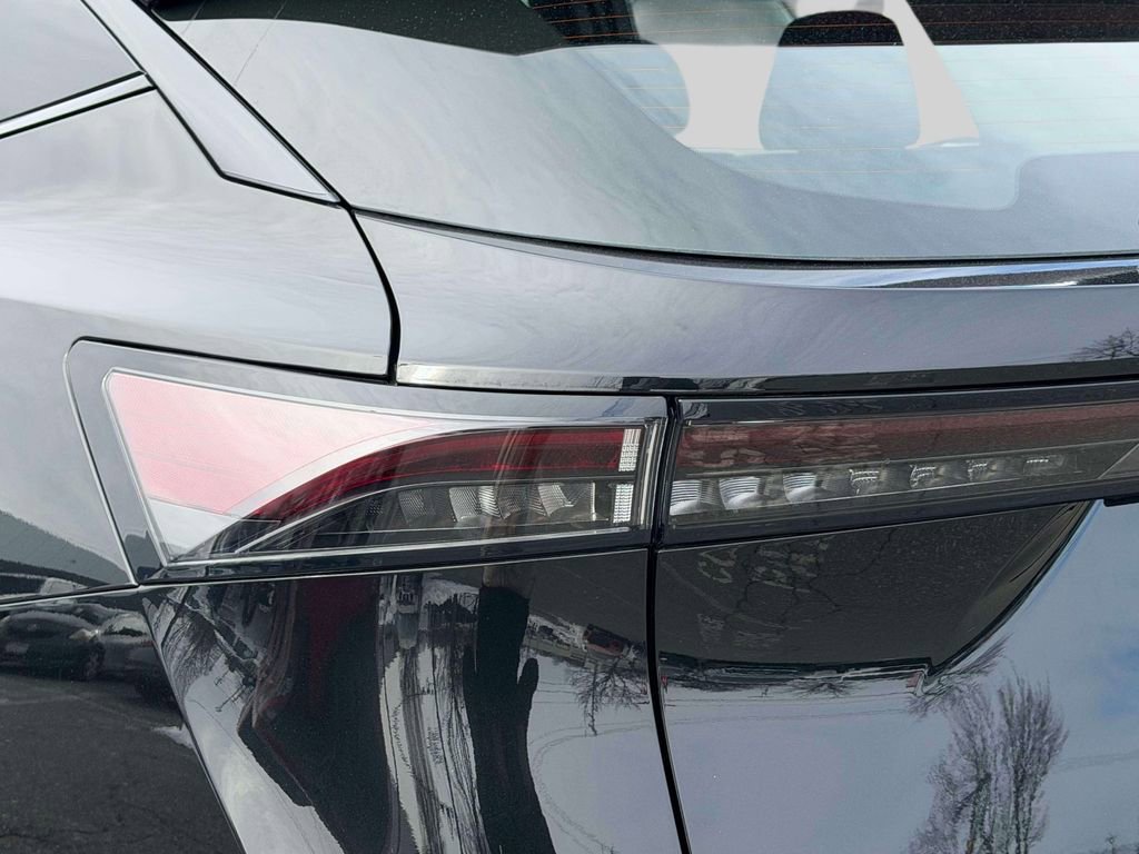 Used 2024 Nissan Ariya AWD image 11