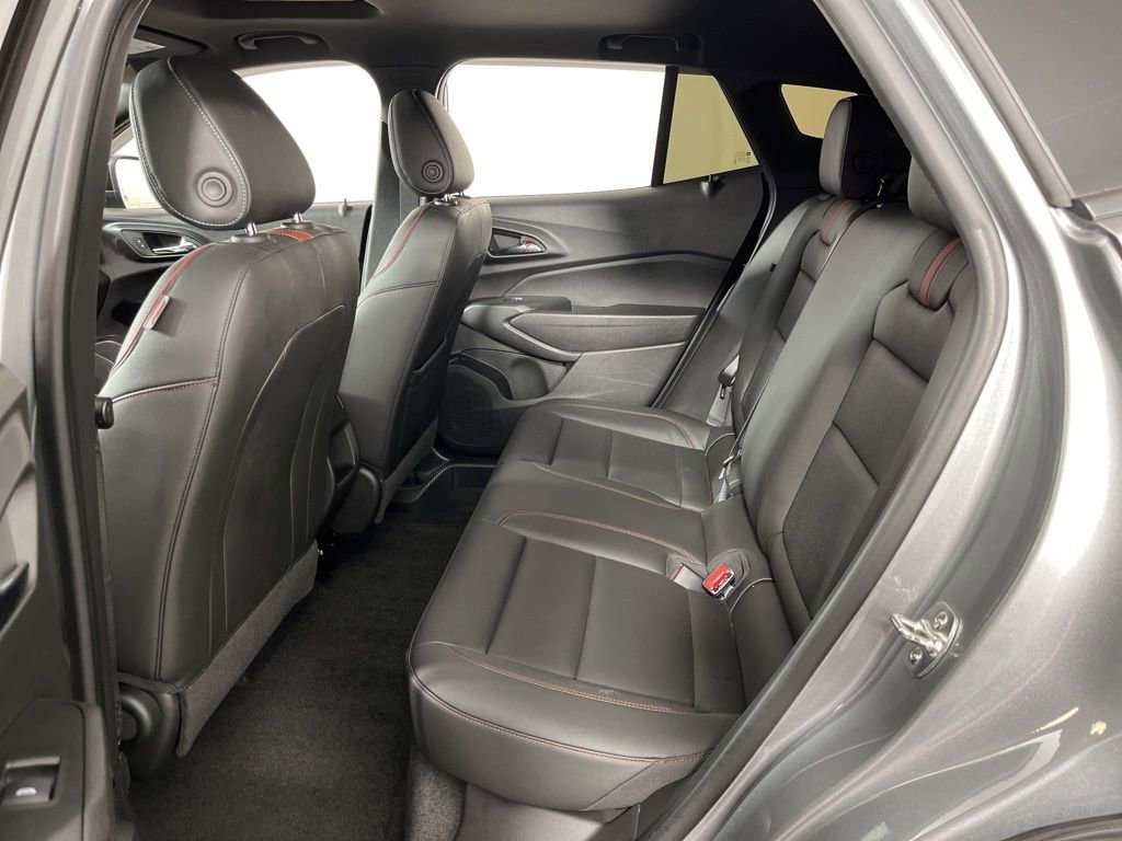 Used 2025 Chevrolet Trax RS w/ Sunroof Package FWD image 22