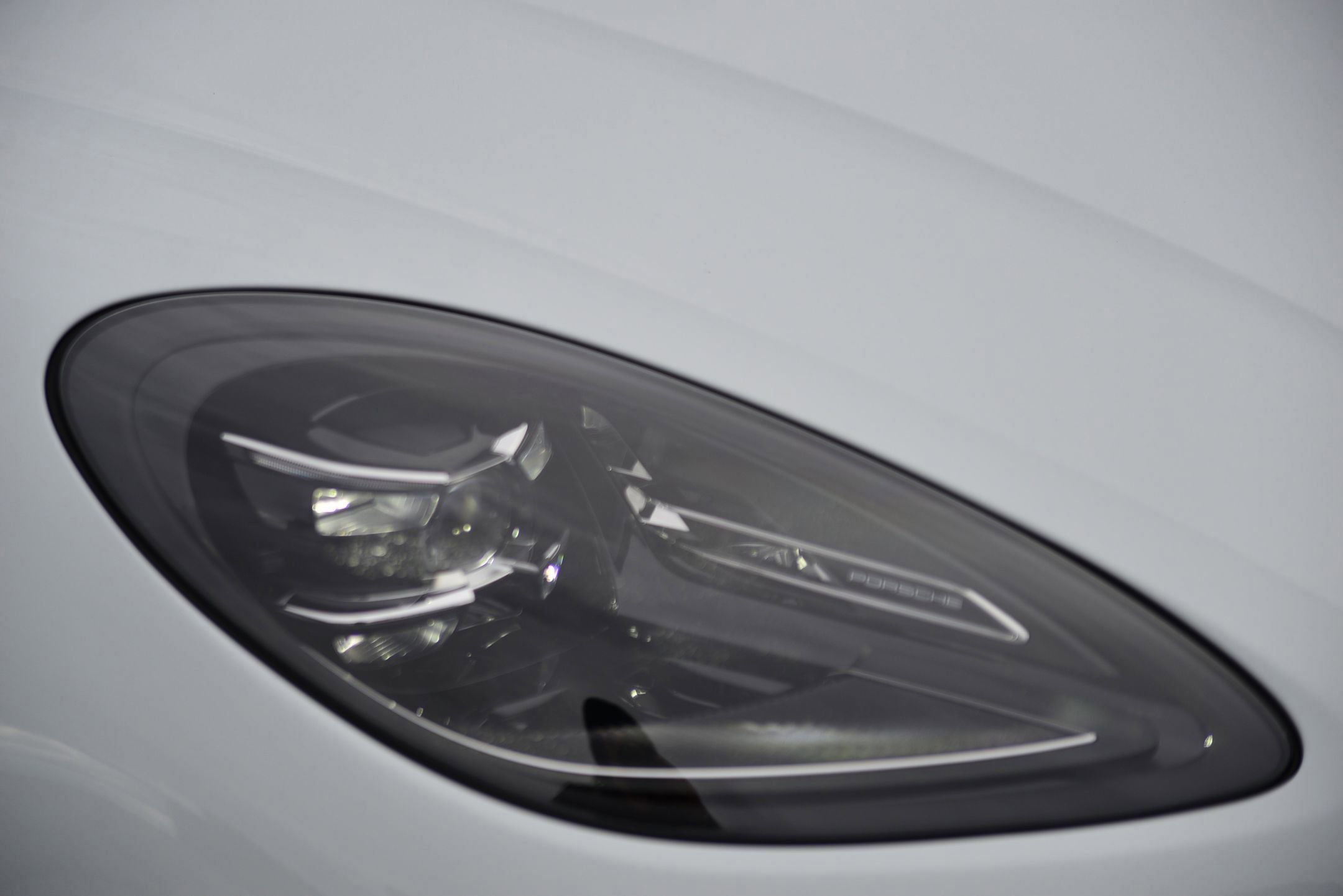 Used 2025 Porsche Macan image 11