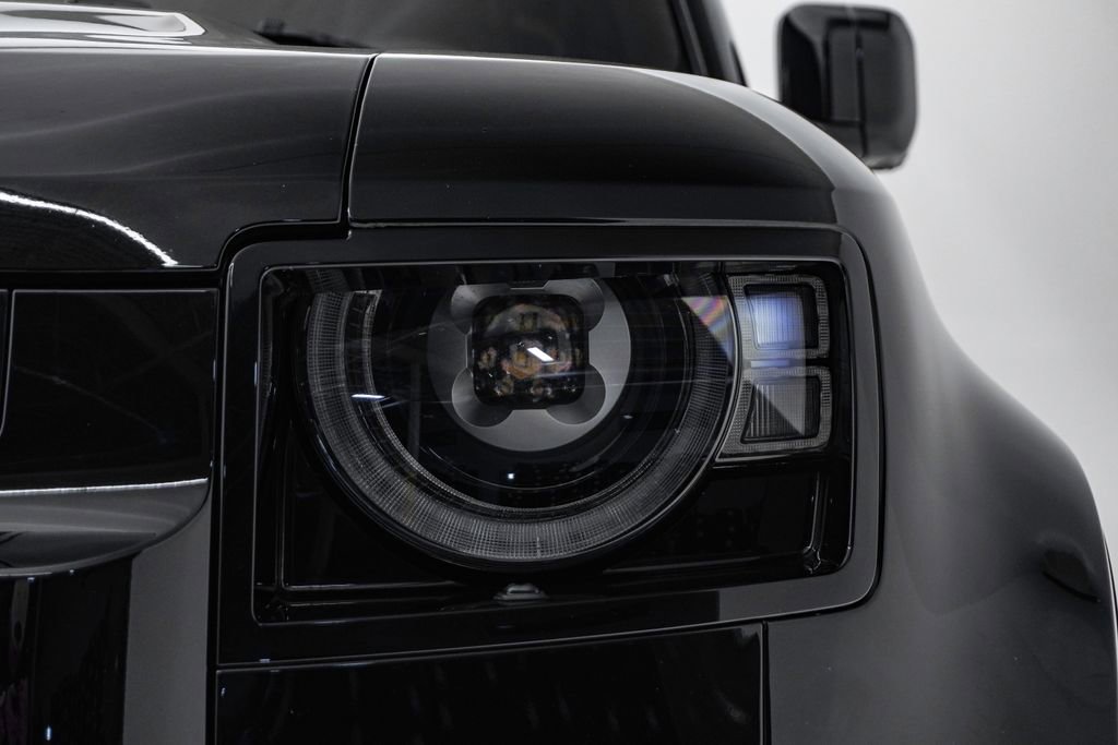 Used 2025 Land Rover Defender 110 S image 7