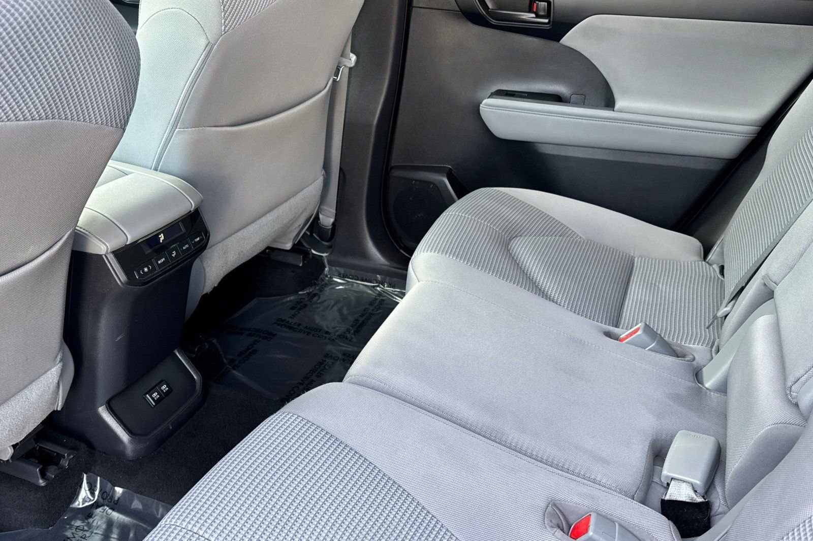 Certified 2020 Toyota Highlander LE image 16