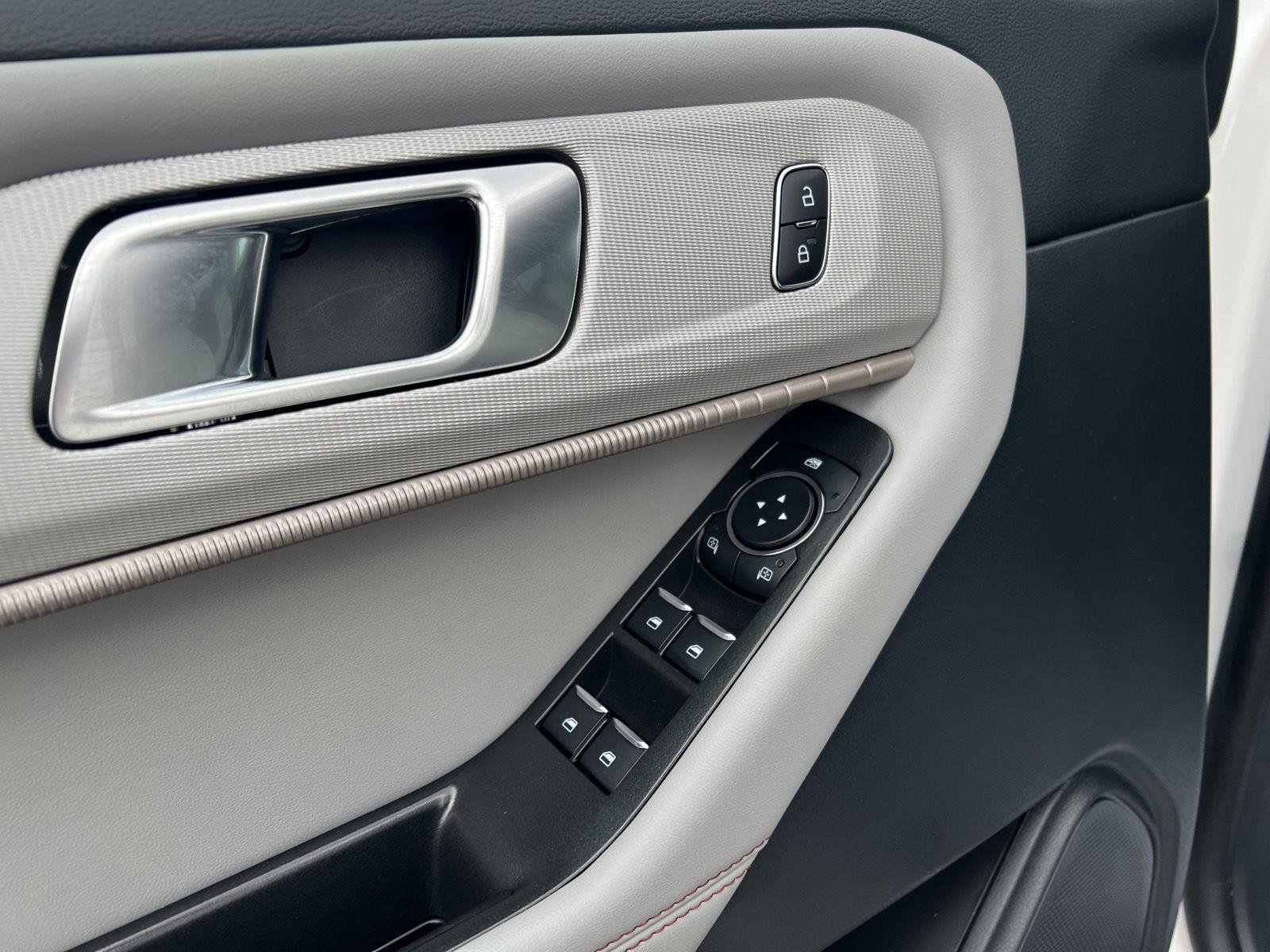 Used 2025 Ford Explorer Active w/ Active Comfort Package AWD/4WD image 14