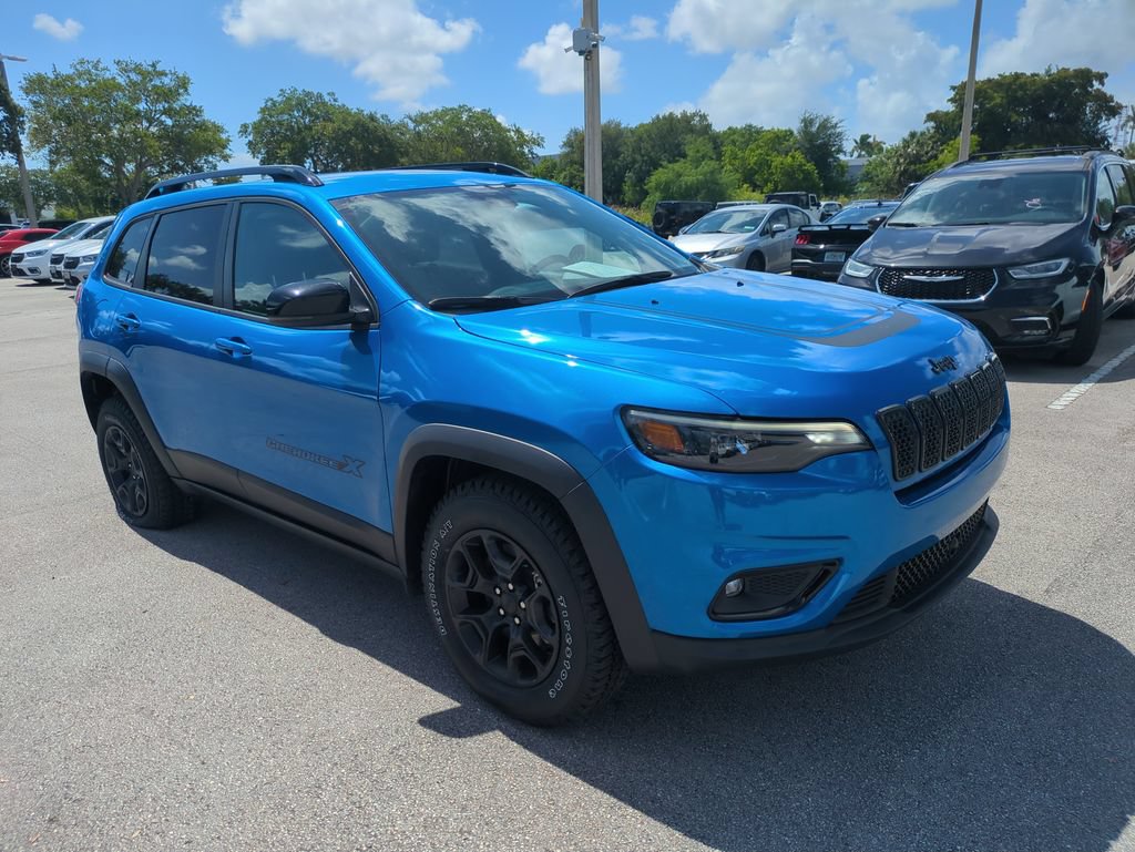 Used 2022 Jeep Cherokee Latitude AWD/4WD image 2