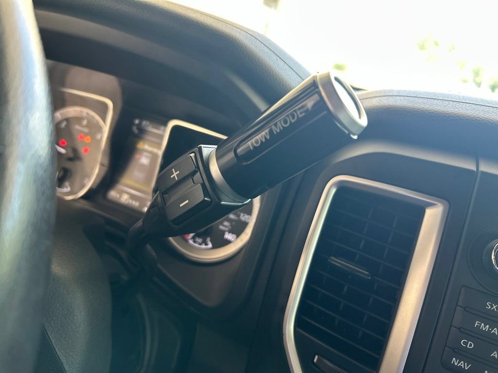 Used 2018 Nissan Titan SV w/ SV Convenience Package AWD/4WD image 9