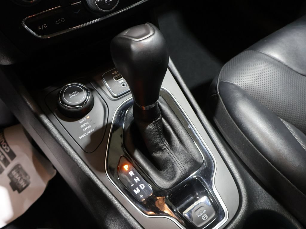 Used 2023 Jeep Cherokee Altitude Lux AWD/4WD image 37