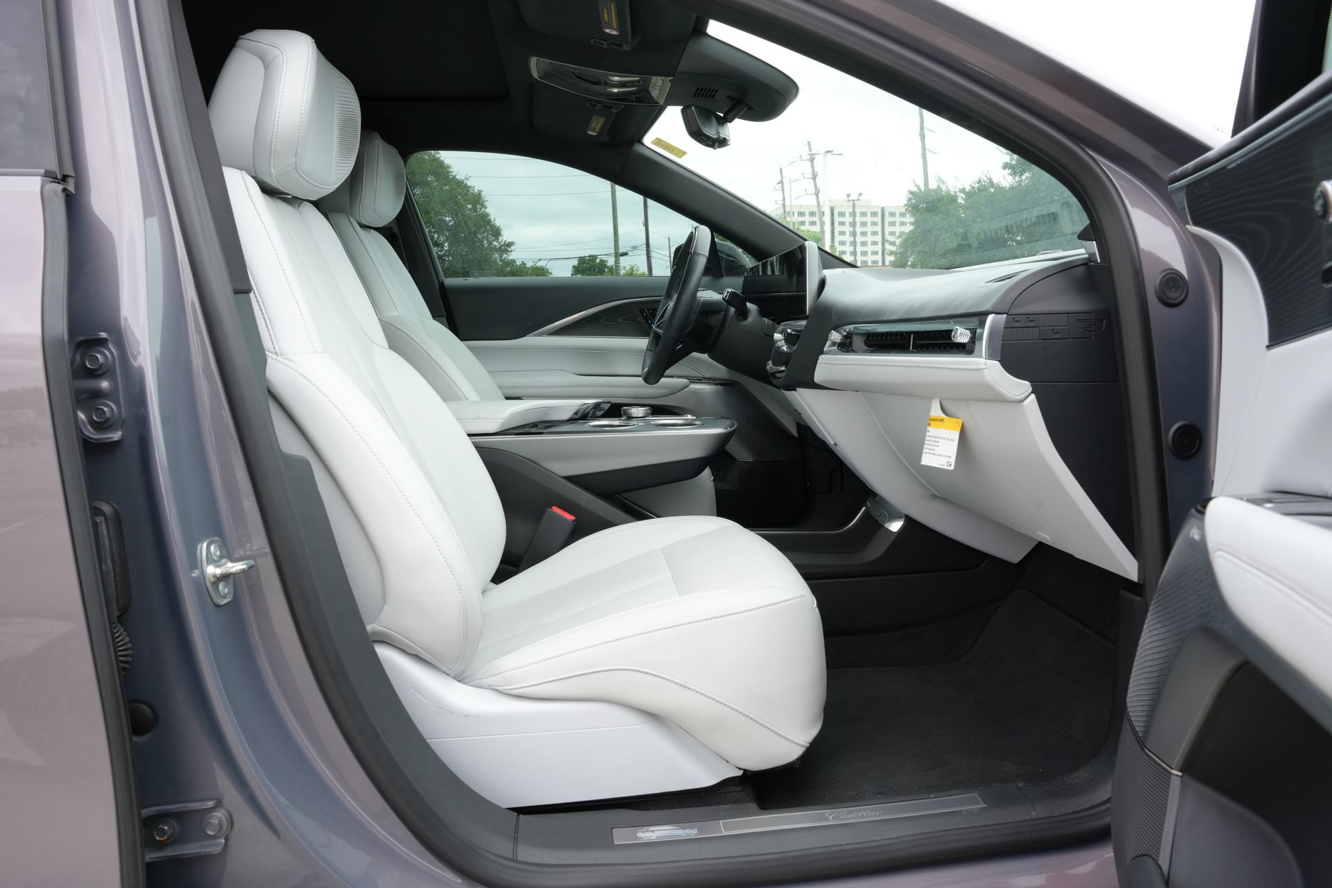 Certified 2024 Cadillac Lyriq Luxury AWD/4WD image 25