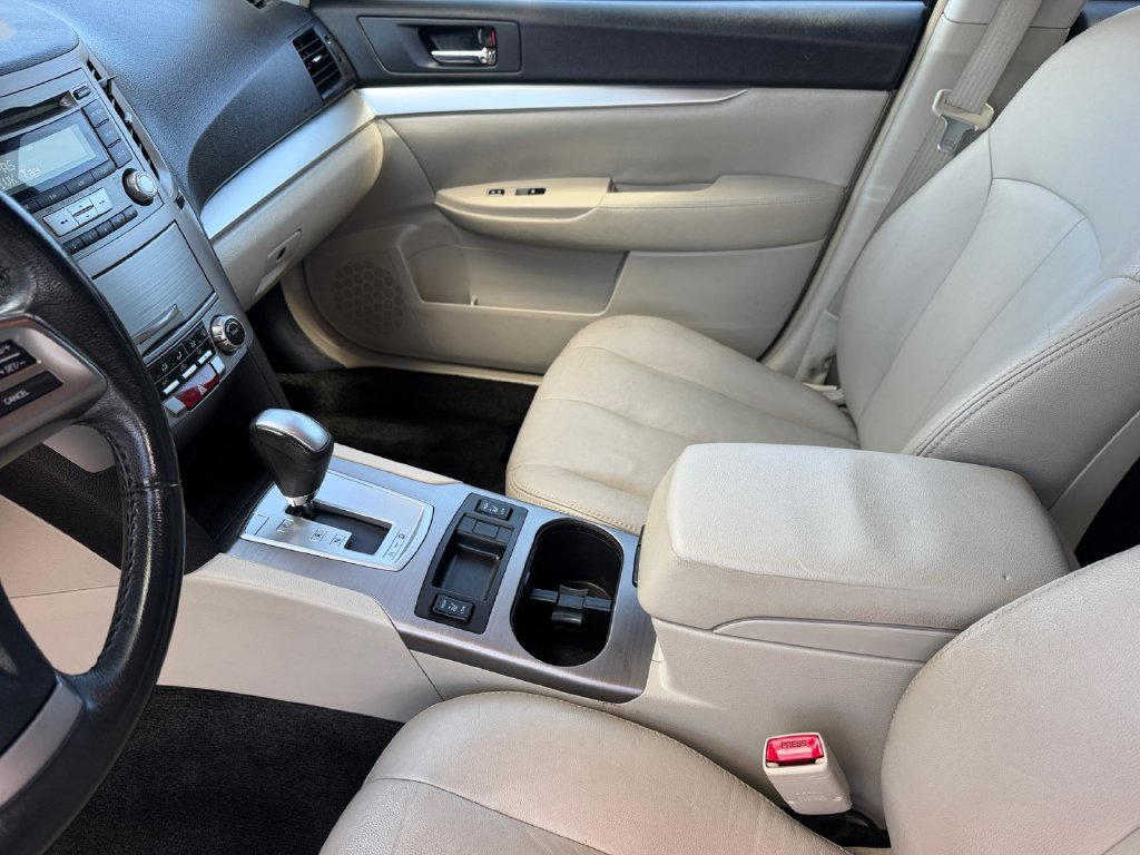 Used 2013 Subaru Outback 2.5i Premium AWD/4WD image 12
