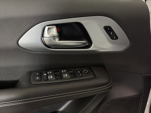 New 2026 Chrysler Pacifica Limited FWD image 20