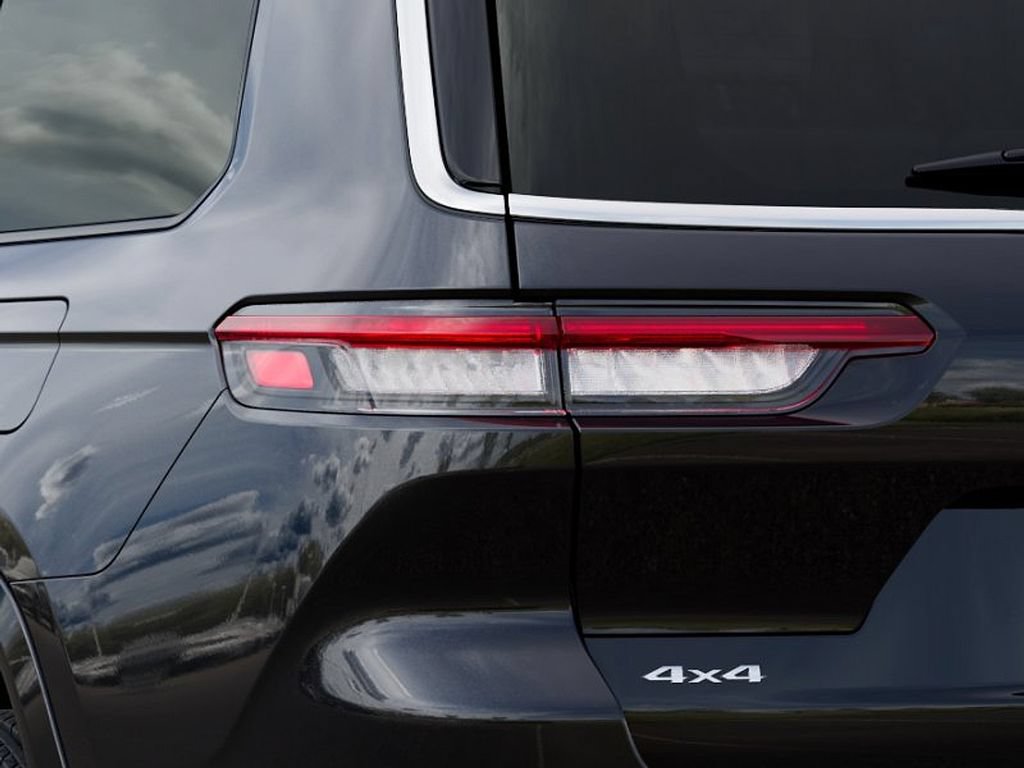 New 2025 Jeep Grand Cherokee L Overland w/ Rear Seat Video Group I AWD/4WD image 9