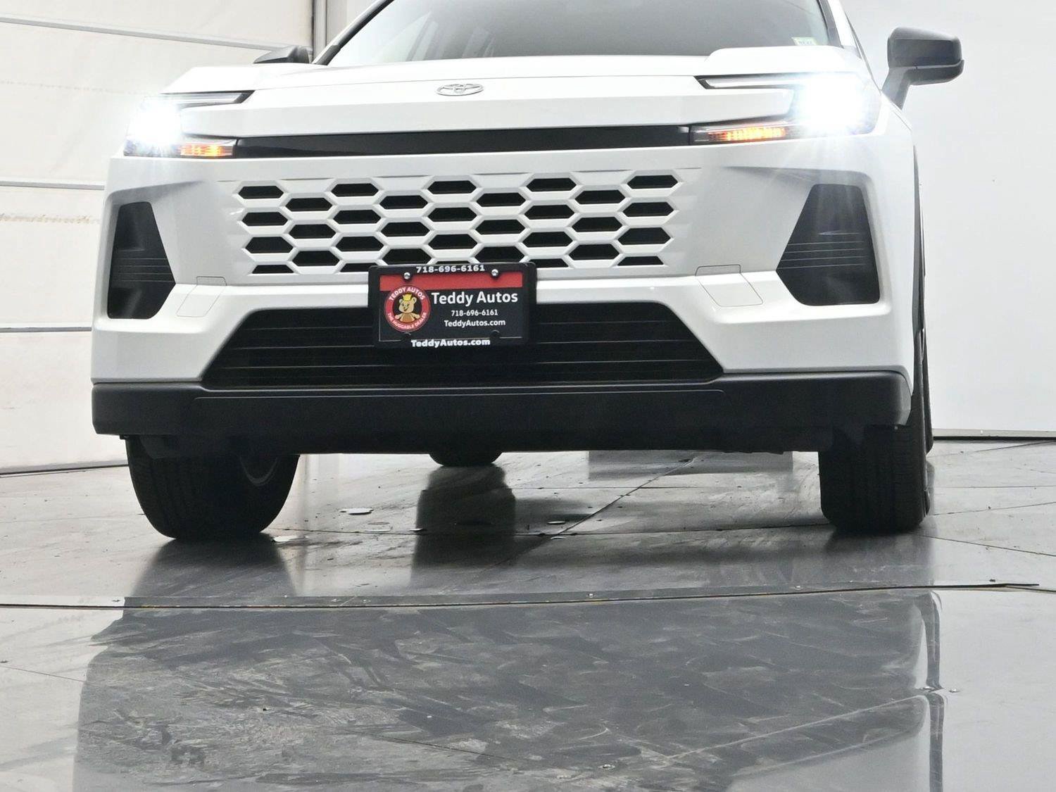 Used 2026 Toyota RAV4 LE AWD/4WD image 30