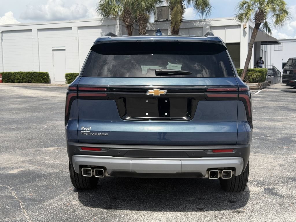Used 2026 Chevrolet Traverse LT FWD image 5