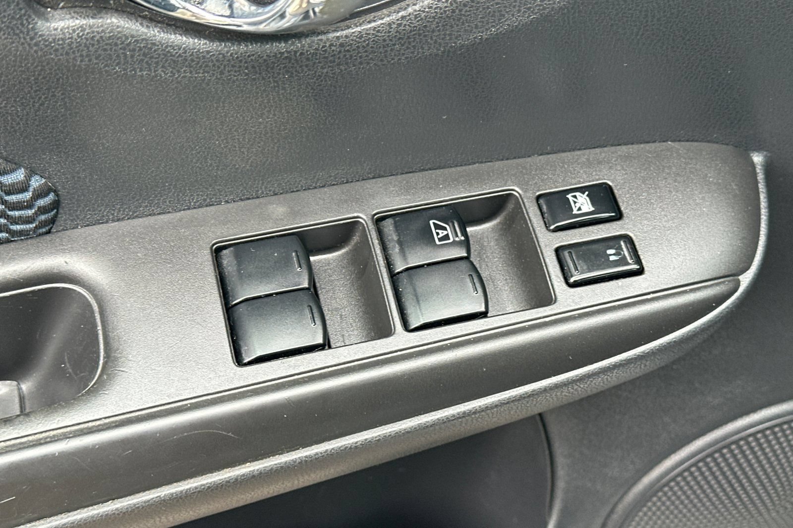Used 2018 Nissan Versa Note SV FWD image 12