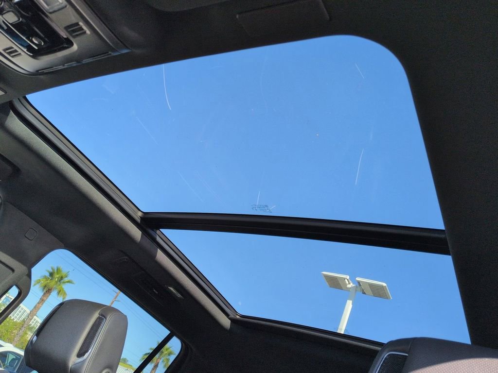 Certified 2025 Cadillac Escalade ESV Premium Luxury image 11