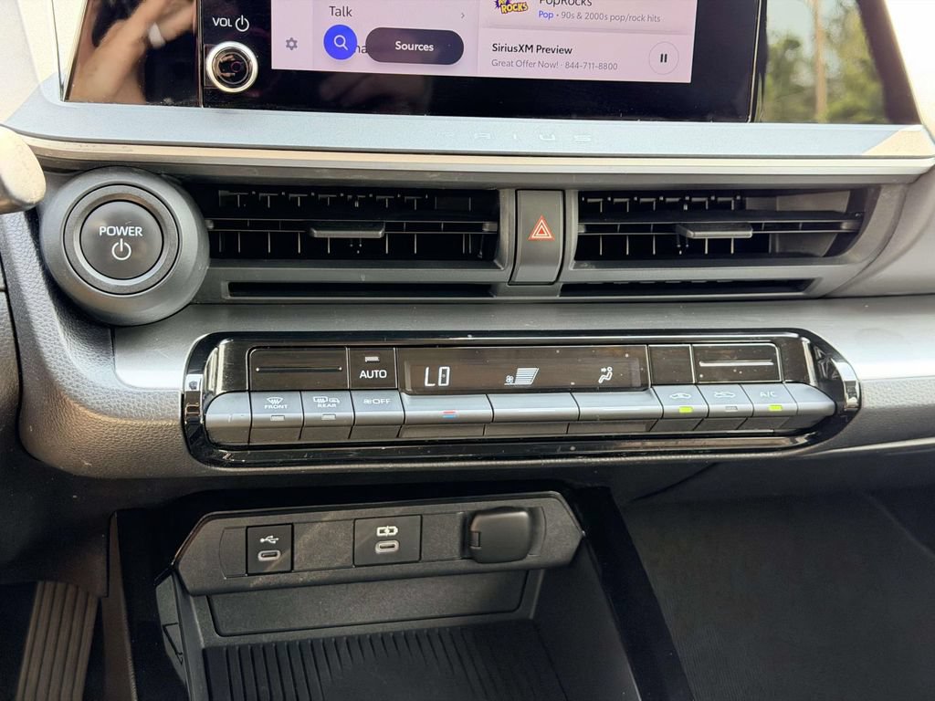 Used 2024 Toyota Prius LE FWD image 5