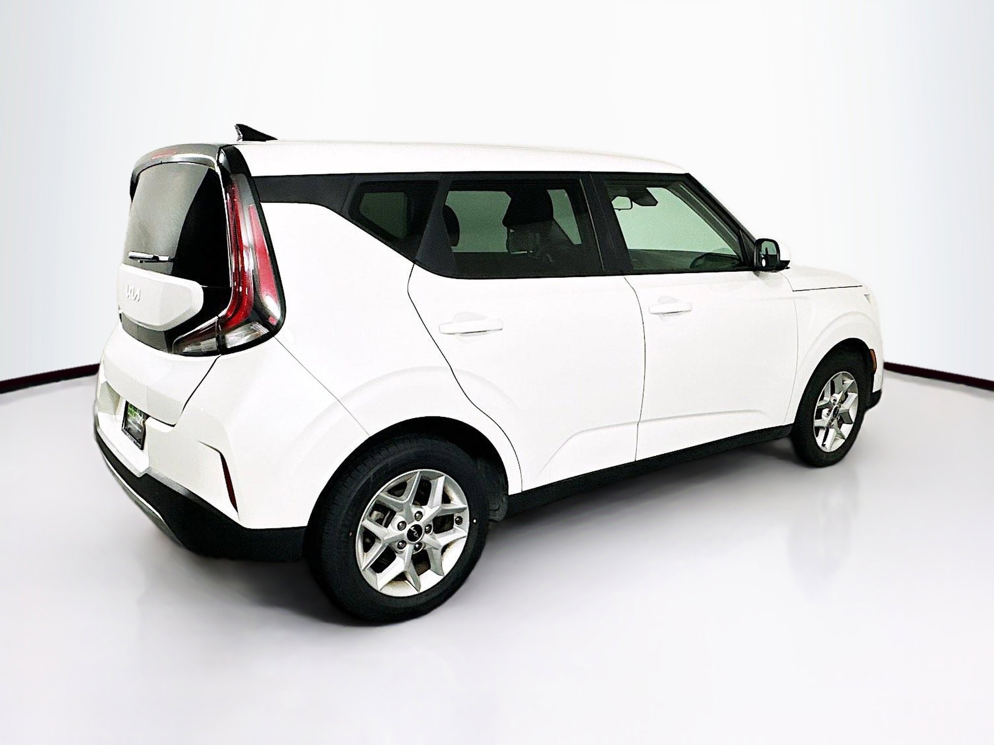 Used 2025 Kia Soul LX w/ LX Technology Package FWD image 10