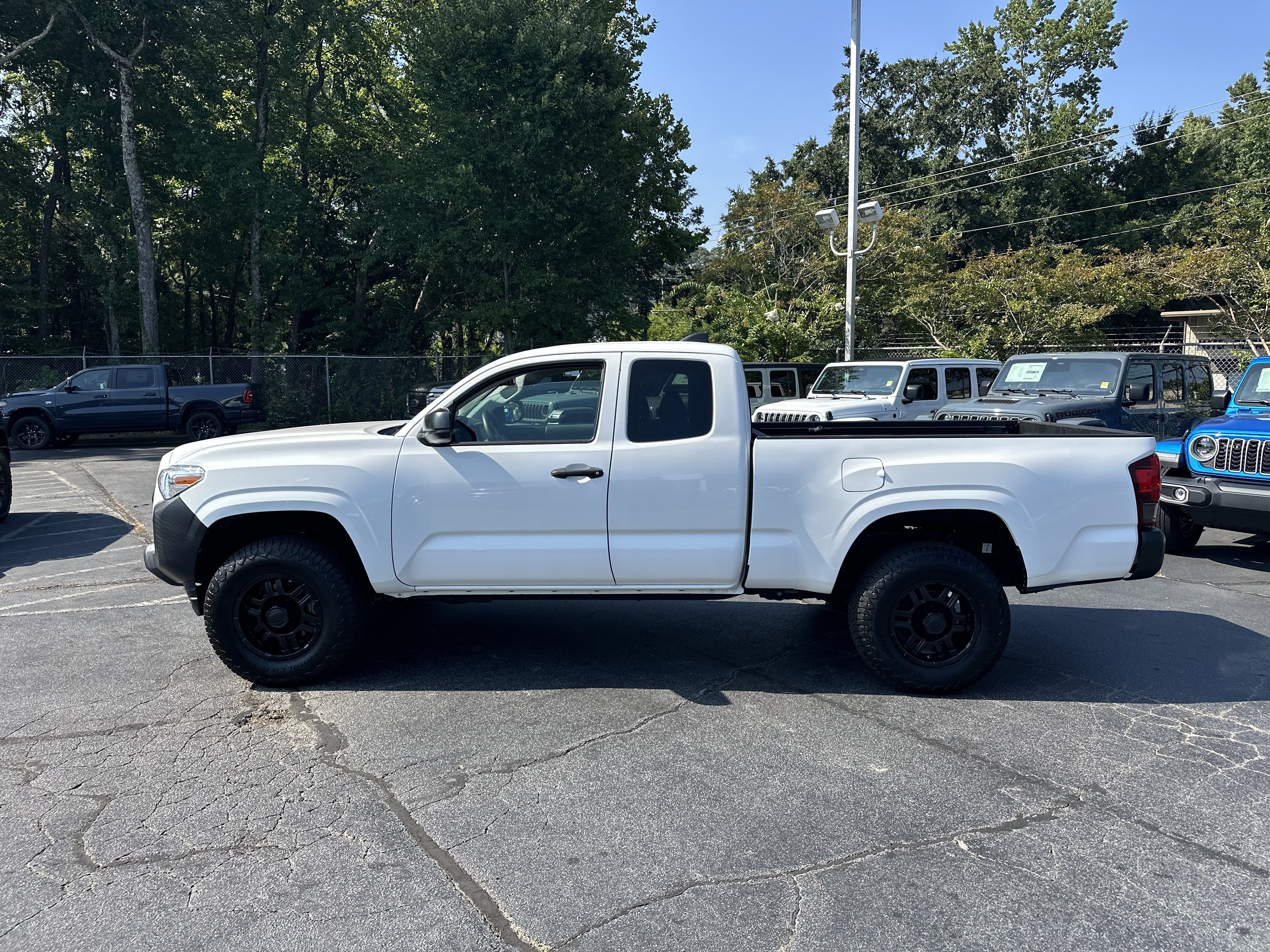 Used 2023 Toyota Tacoma SR RWD image 6