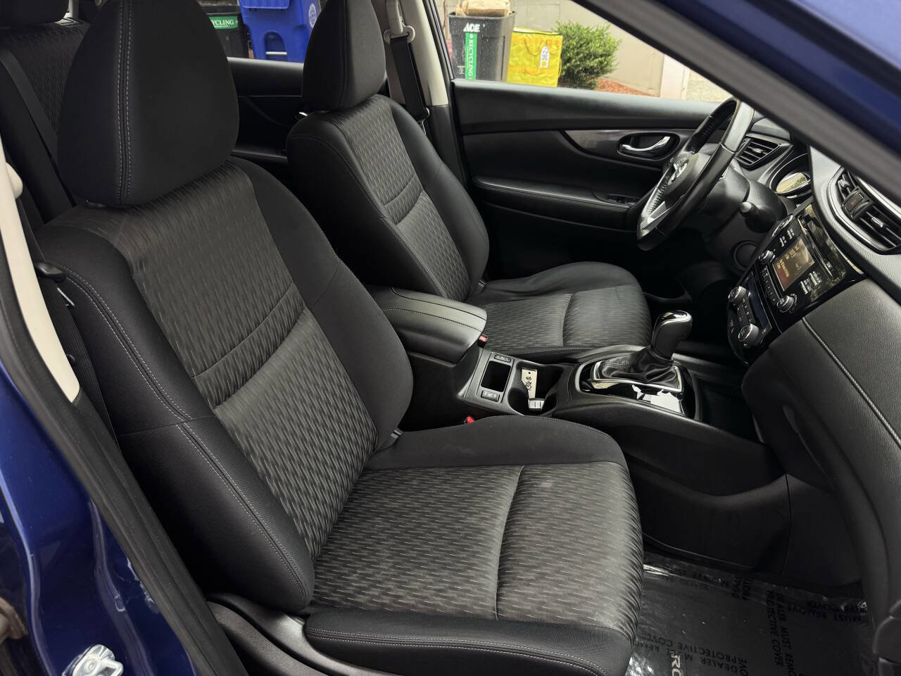 Used 2017 Nissan Rogue SV image 18