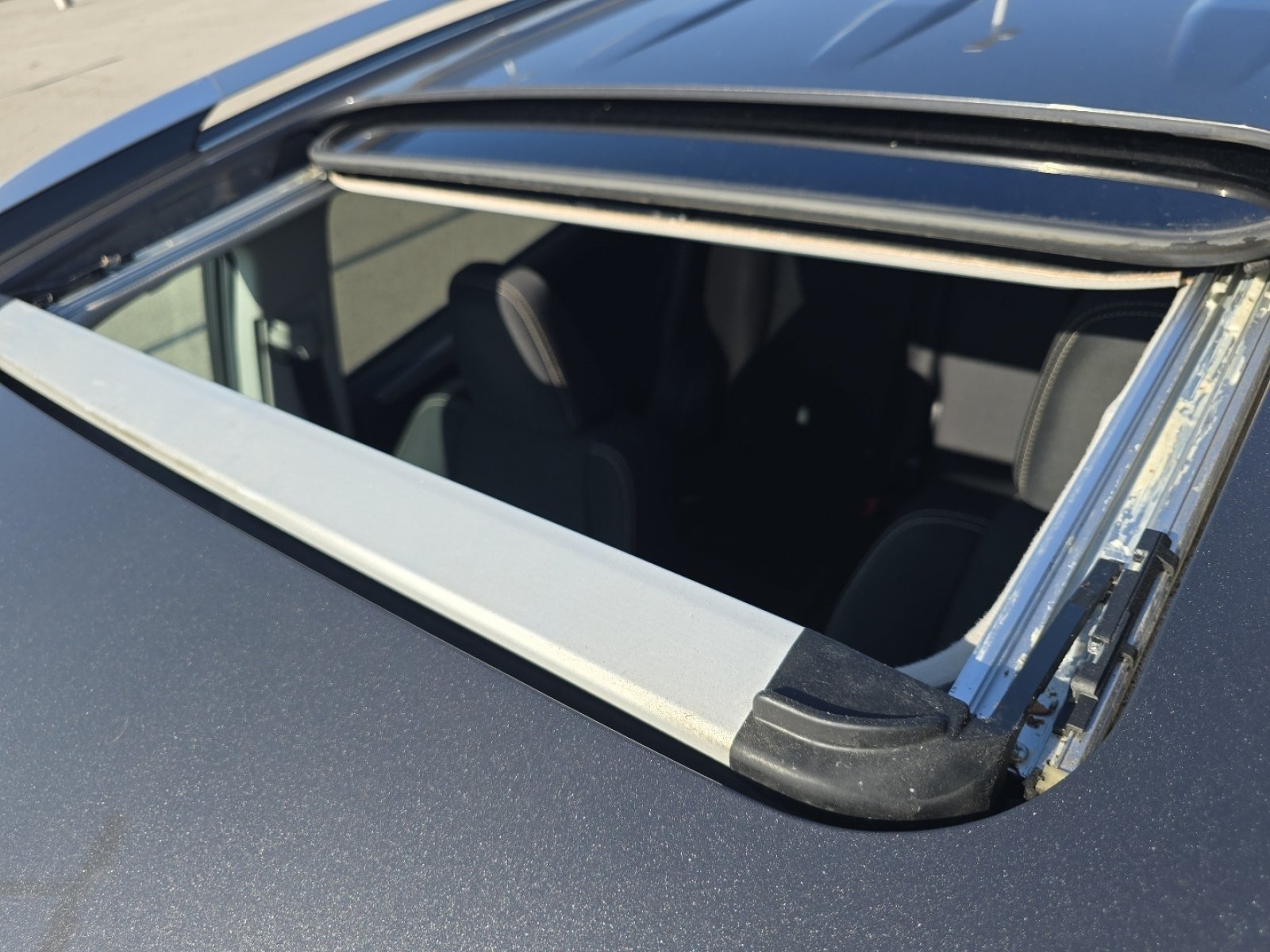 Used 2015 Toyota RAV4 XLE FWD image 3