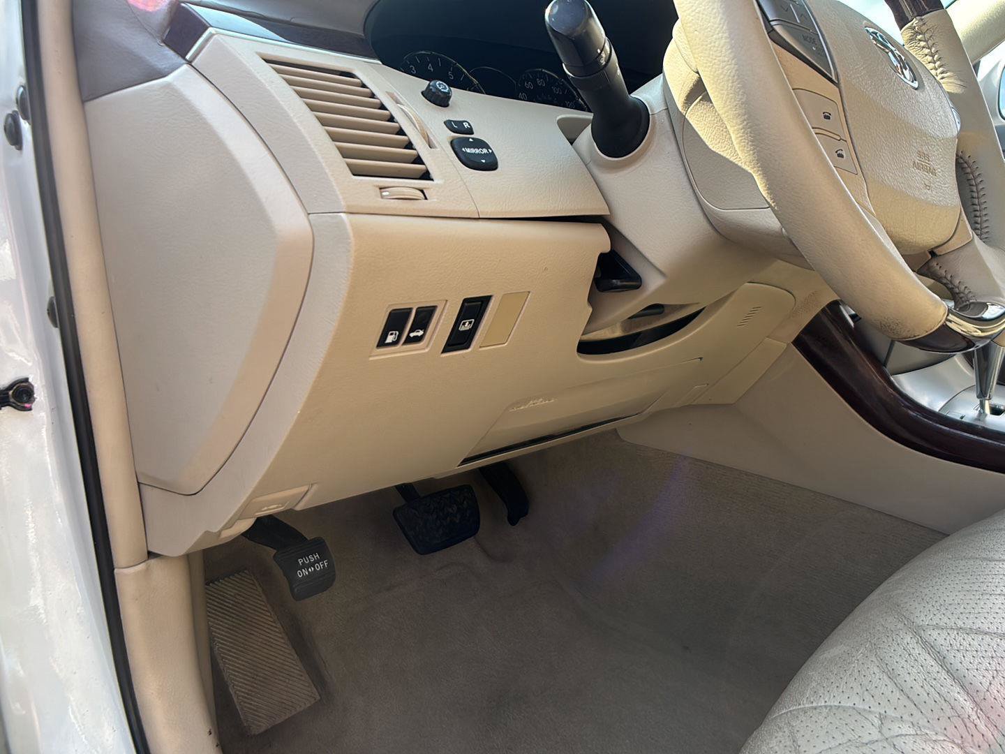 Used 2010 Toyota Avalon Limited FWD image 30