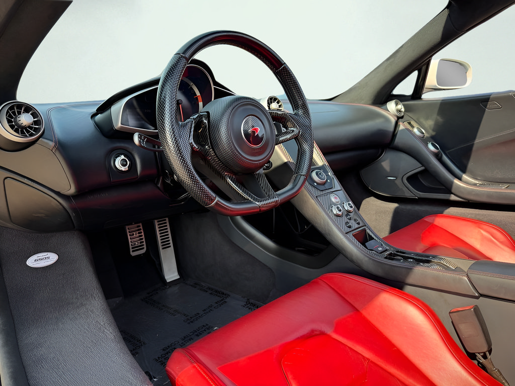 Used 2015 McLaren 650S Spider RWD image 32