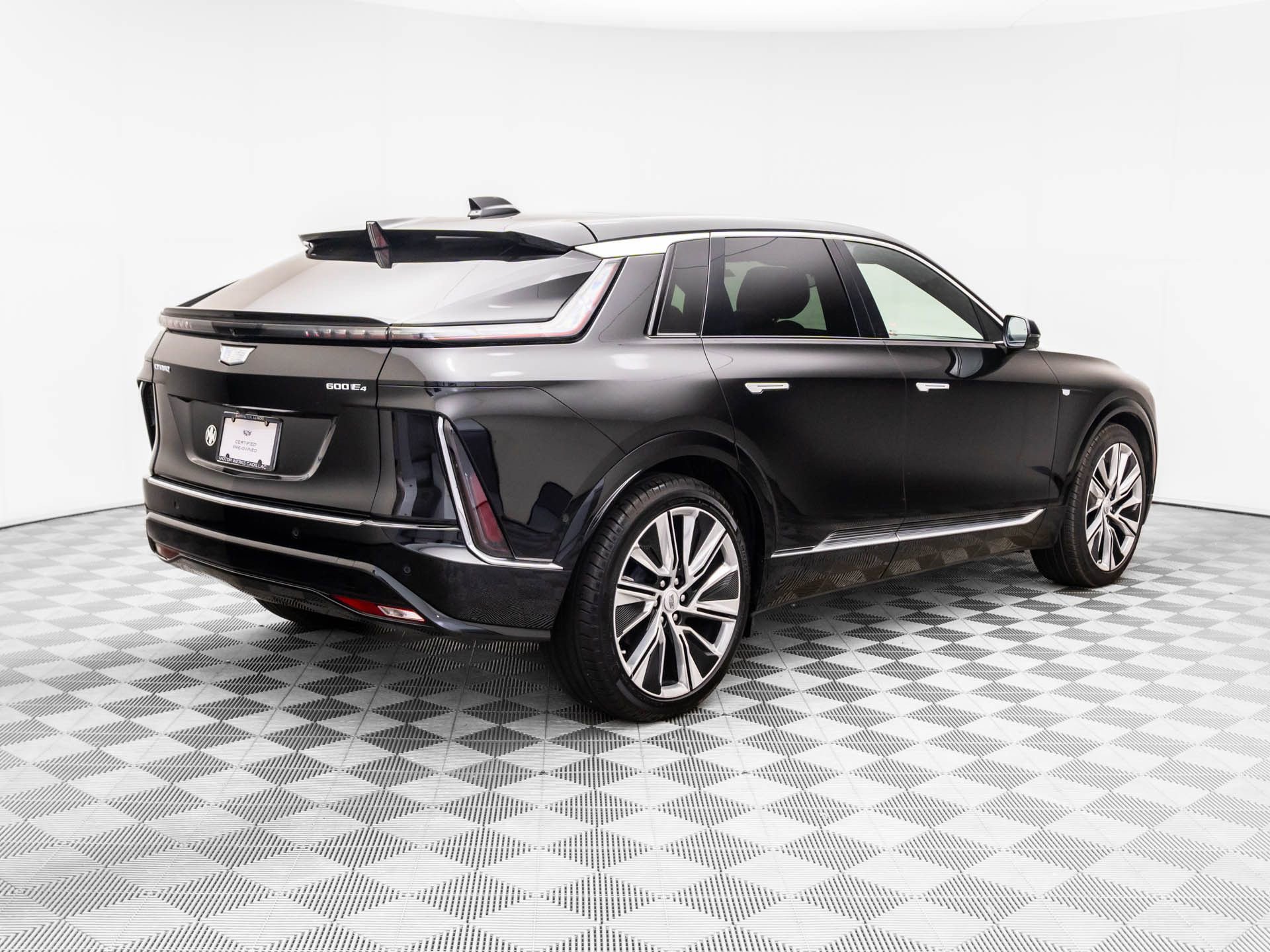 Certified 2025 Cadillac Lyriq Luxury w/ LPO, Floor Liner Package AWD/4WD image 5