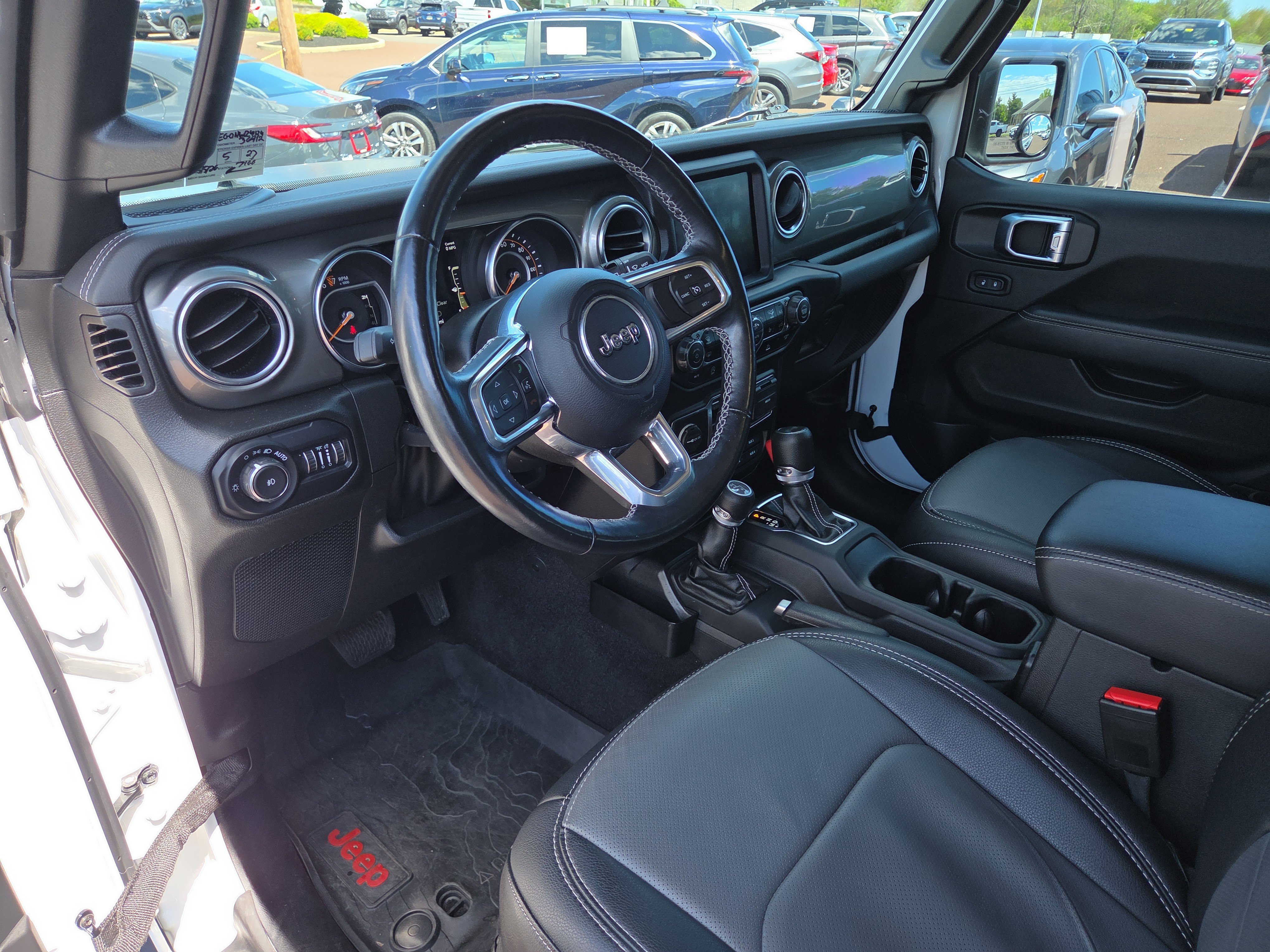 Used 2022 Jeep Wrangler Unlimited Sahara w/ Cold Weather Group AWD/4WD image 15