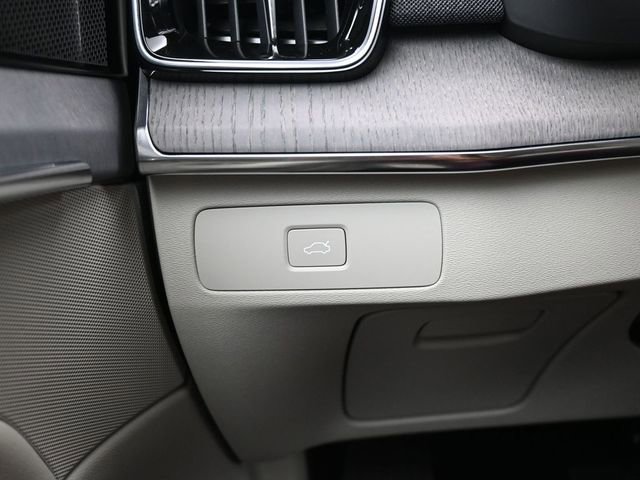 New 2026 Volvo XC90 B6 Ultra w/ Protection Package image 29
