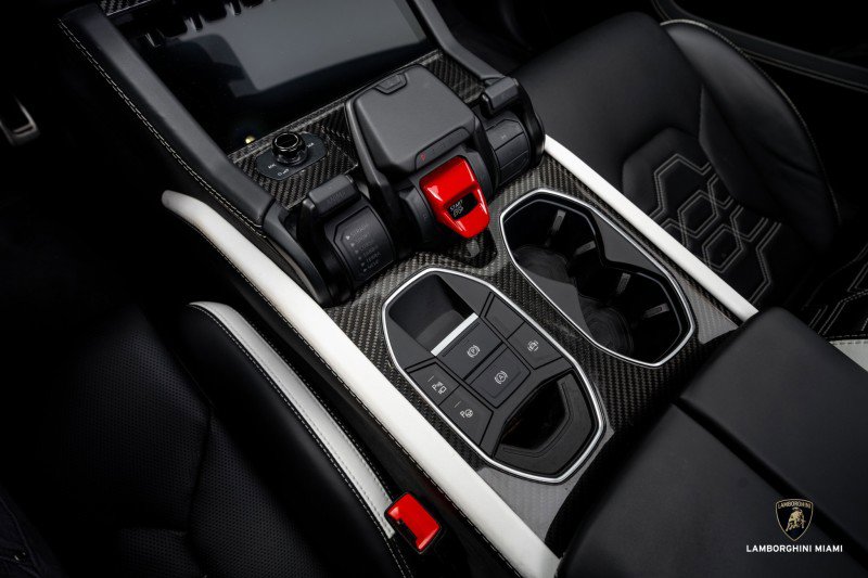 Used 2025 Lamborghini Urus SE image 29