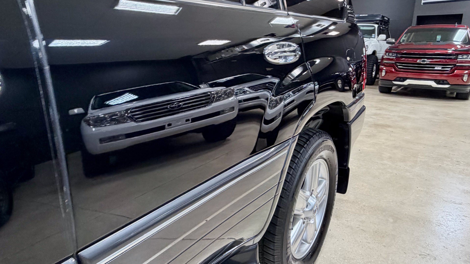 Used 2007 Lexus LX 470 4WD w/ Limited Edition image 22