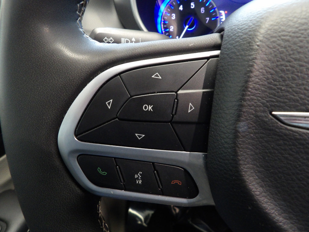 Used 2024 Chrysler Pacifica Touring-L FWD image 28