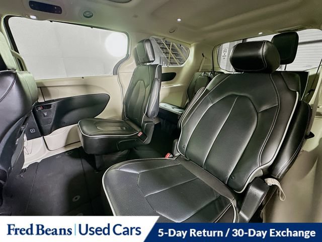 Used 2023 Chrysler Pacifica Limited FWD image 32