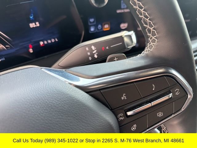 Used 2025 Chevrolet Traverse LT image 24