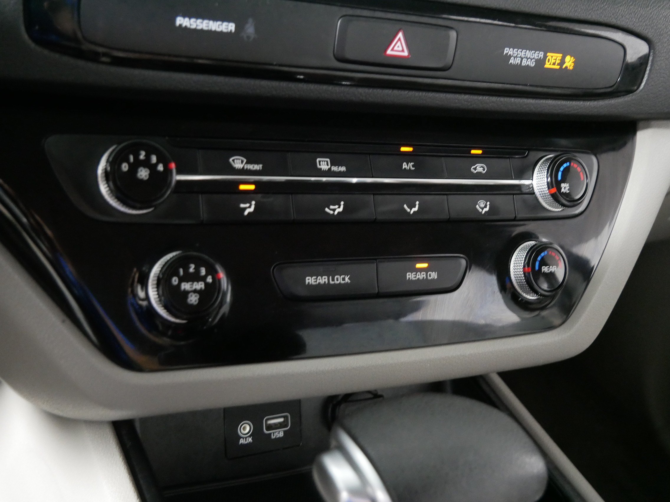 Used 2019 Kia Sedona LX FWD image 23