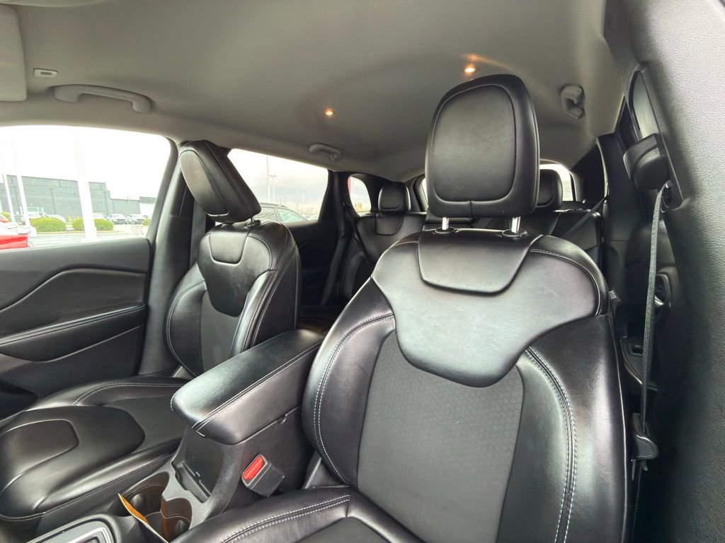 Used 2019 Jeep Cherokee Latitude Plus w/ Cold Weather Group image 14