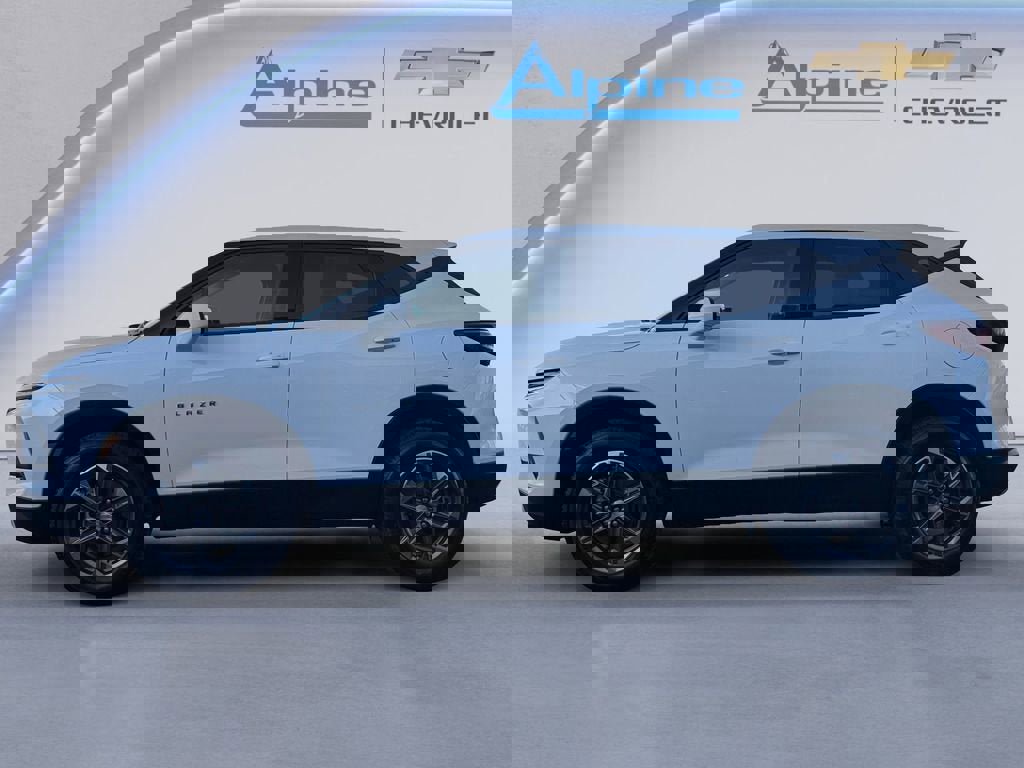 Used 2025 Chevrolet Blazer LT image 2