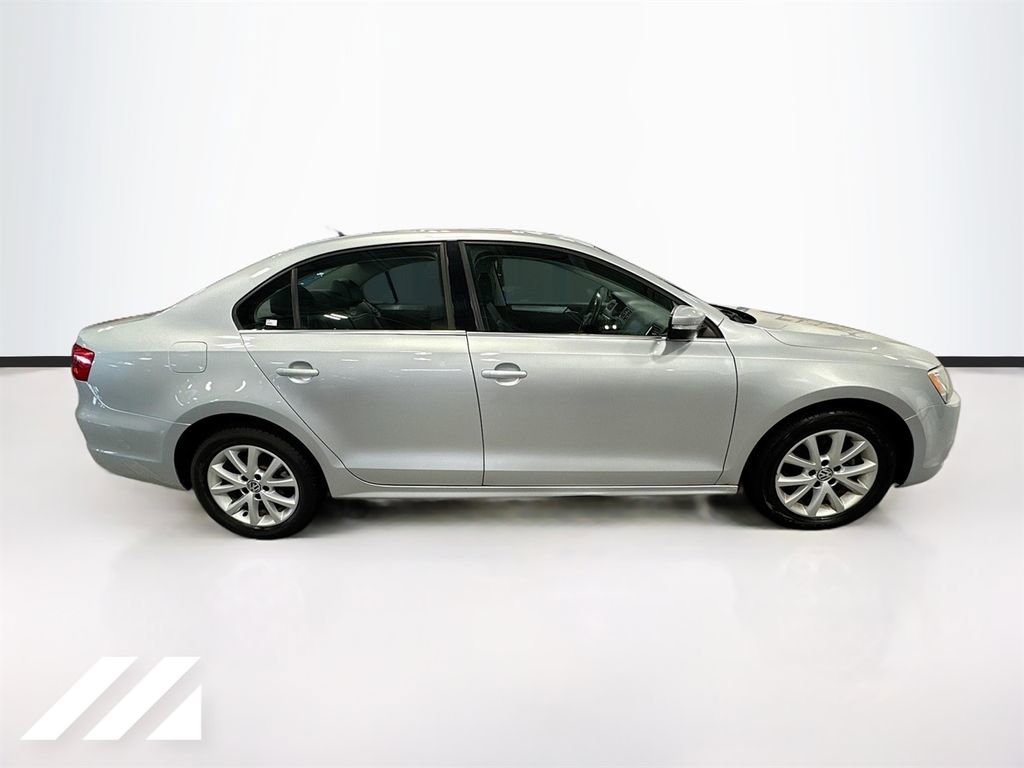 Used 2013 Volkswagen Jetta SE FWD image 4