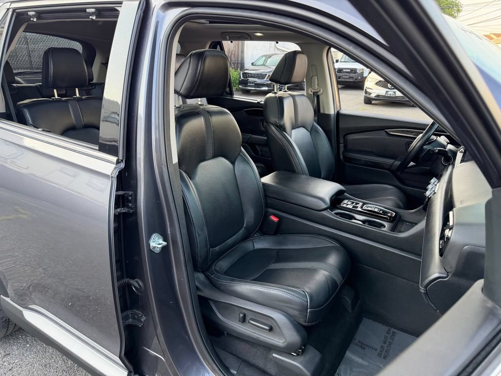 Used 2023 Honda Pilot Touring image 12
