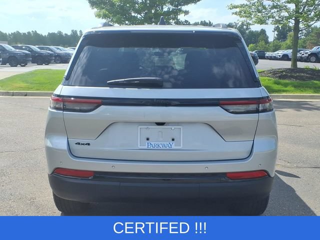 Used 2025 Jeep Grand Cherokee Altitude AWD/4WD image 5