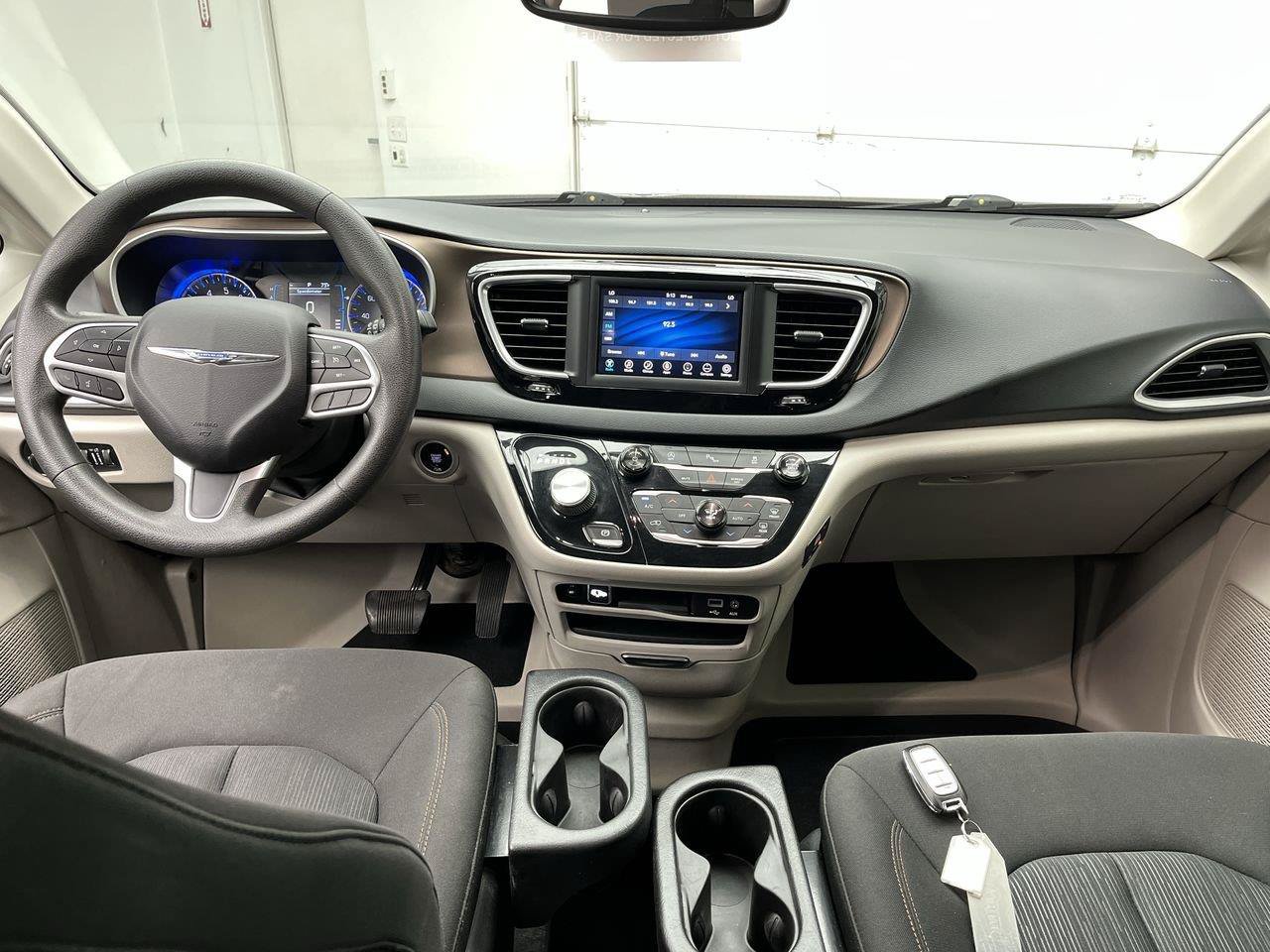 Used 2018 Chrysler Pacifica Touring Plus FWD image 4