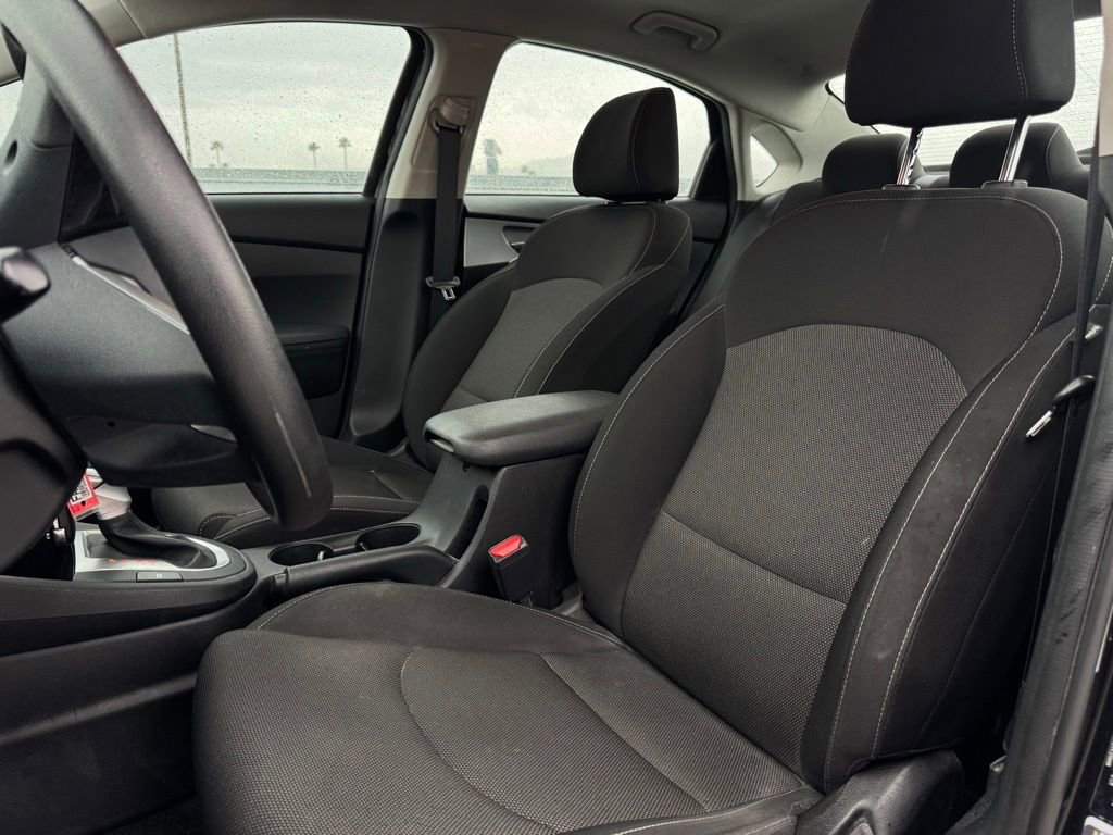 Used 2023 Kia Forte LX image 5