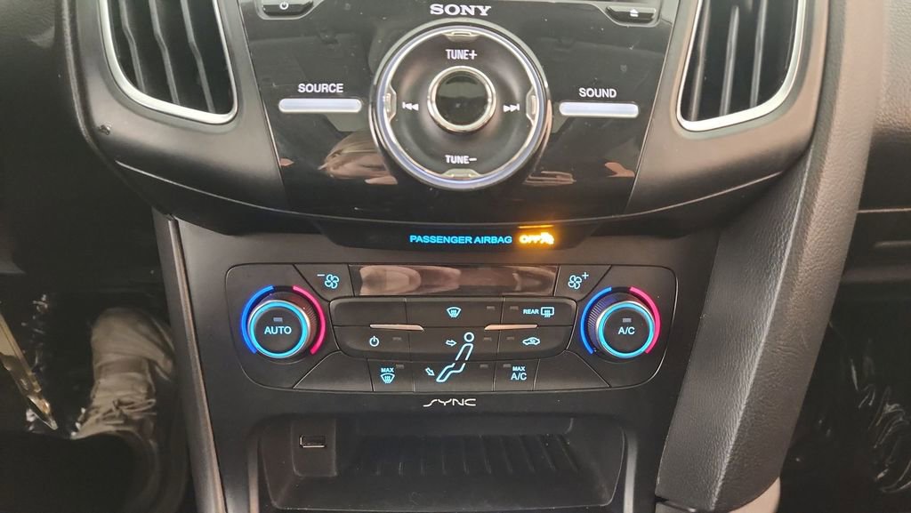 Used 2017 Ford Focus SEL FWD image 16
