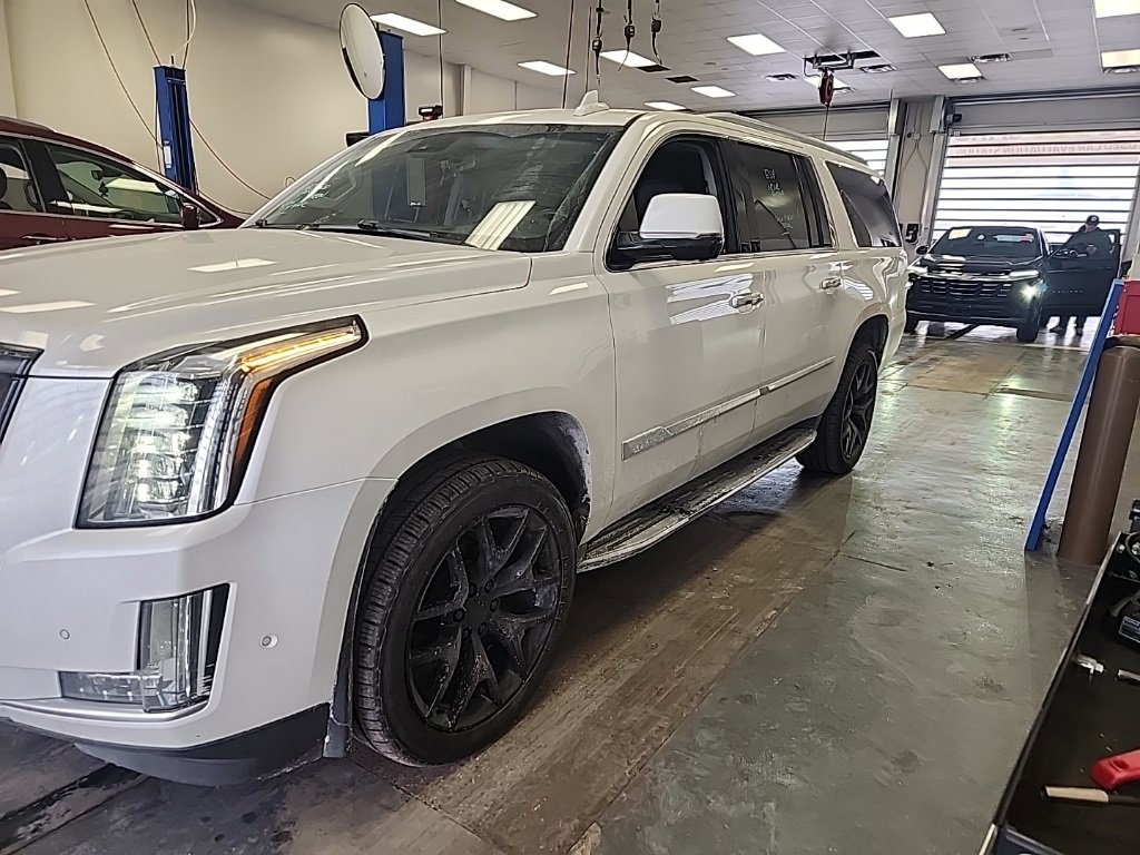 Used 2017 Cadillac Escalade ESV Luxury image 4