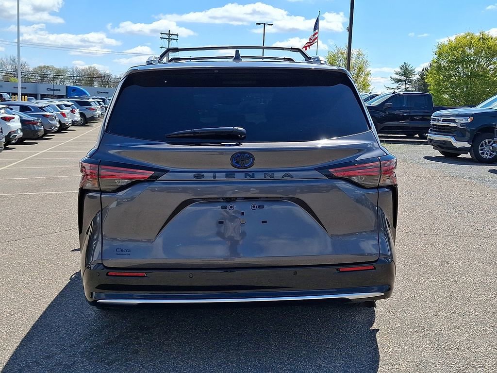 Used 2025 Toyota Sienna Platinum AWD/4WD image 8