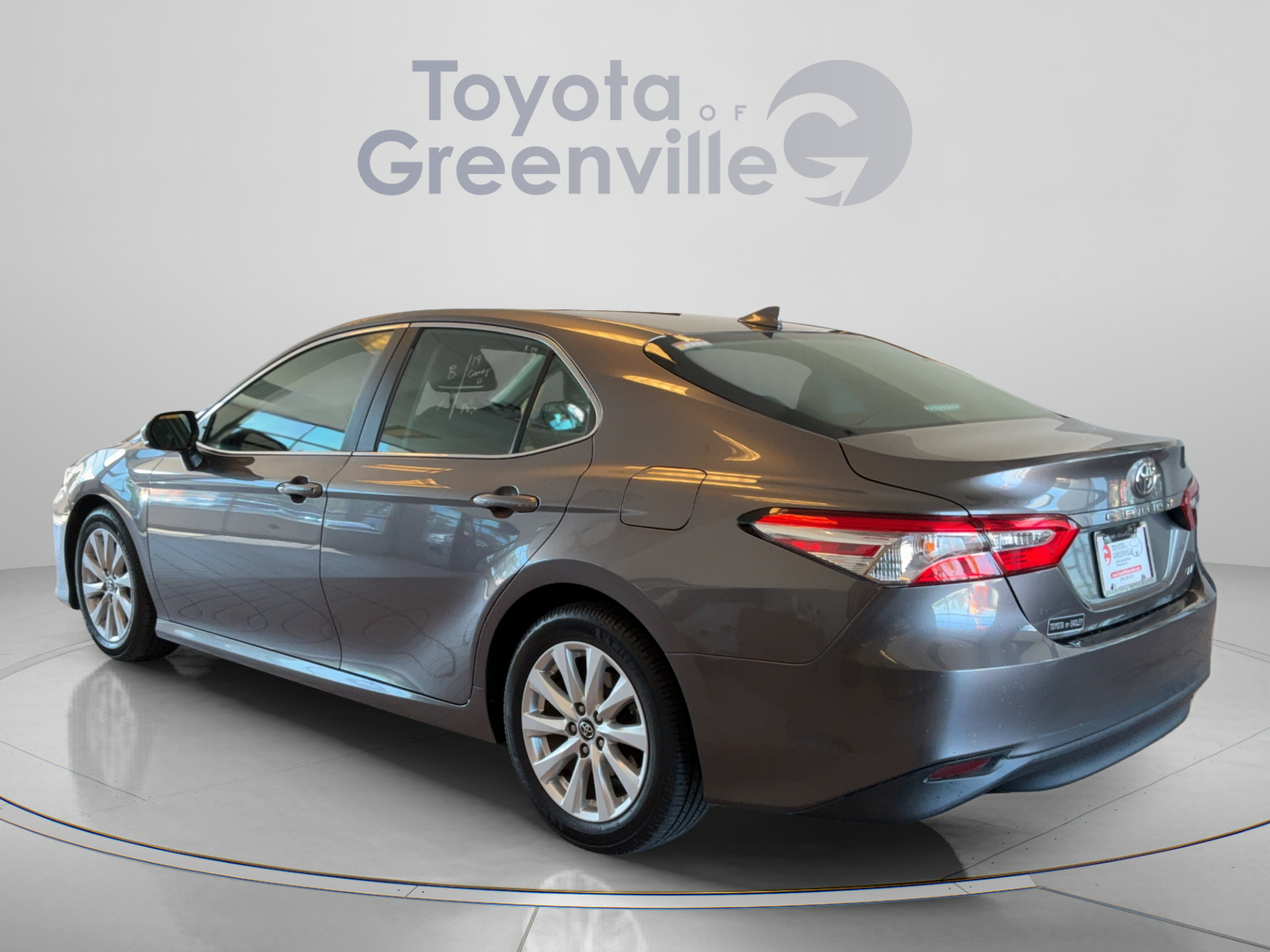 Used 2019 Toyota Camry LE FWD image 4