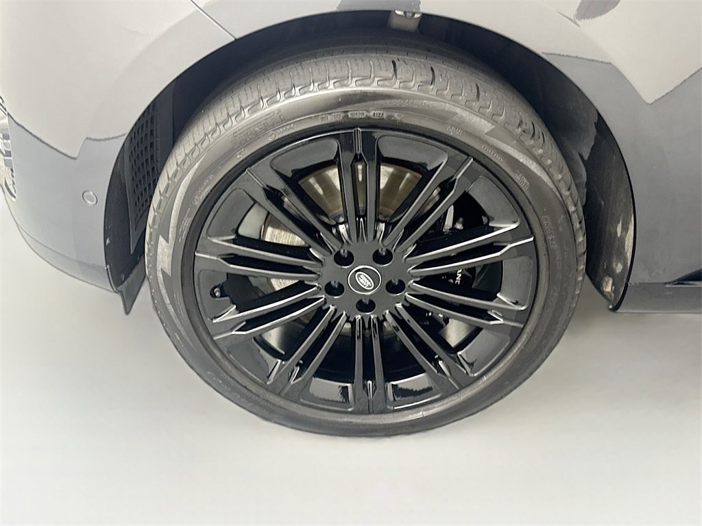 Used 2023 Land Rover Range Rover SE image 32