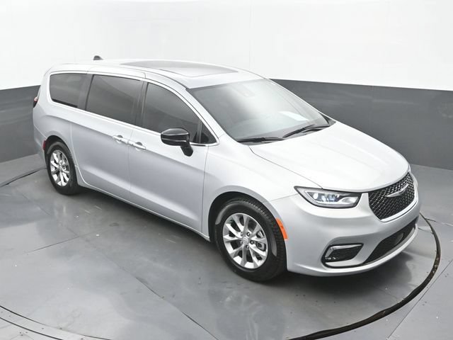Used 2026 Chrysler Pacifica Limited FWD image 29